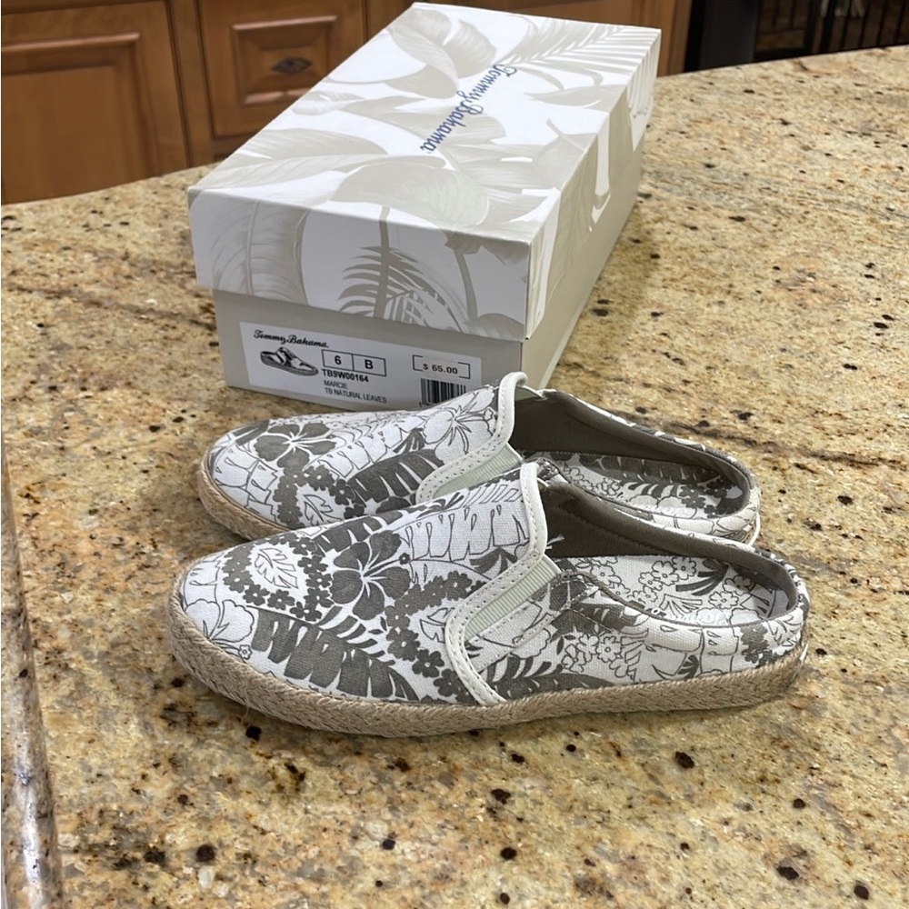 Tommy Bahama women’s size 6 Marcie slip-ons